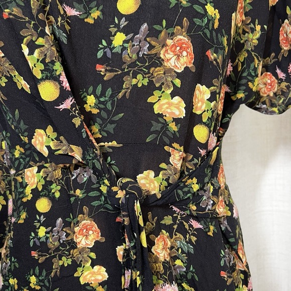 Blouse‎ Size Small Banana Republic Tie Front Floral Rayon Black Dark Cottagecore - Picture 5 of 11